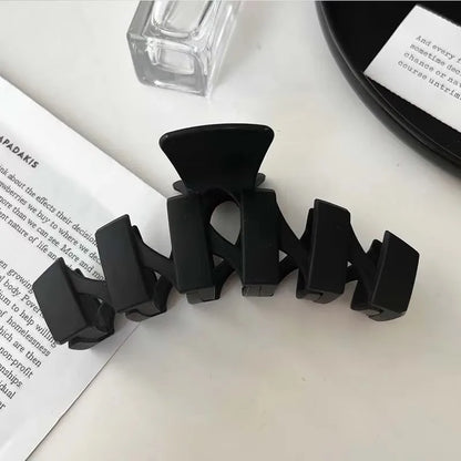 The No. 1 HAIR CLAW (+9 DIFFERENT SHAPES)