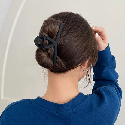 The No. 1 HAIR CLAW (+9 DIFFERENT SHAPES)