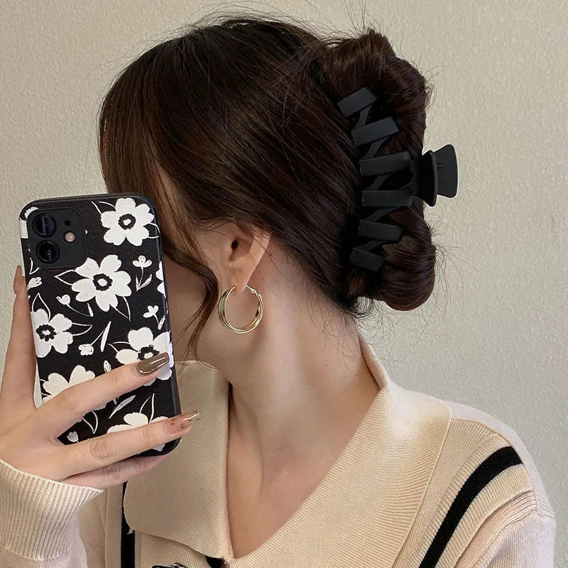 The No. 1 HAIR CLAW (+9 DIFFERENT SHAPES)